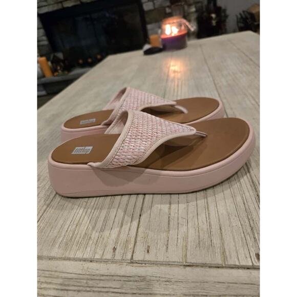 FitFlop Women's Pink Raffia Thong Sandals Size 7 with Microwobbleboard Tech - Picture 3 of 8